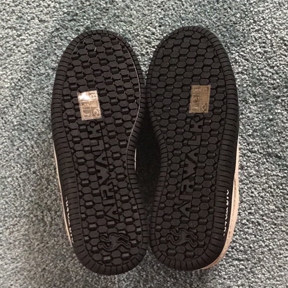 Shoes - Picture 4 of 5